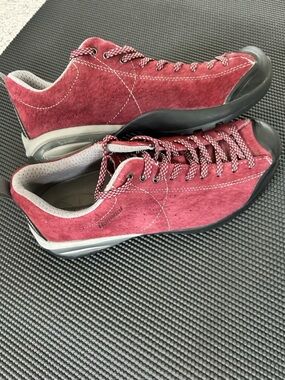 Hanagal Women's Athletic Suede Approach Sneakers in Burgundy - Comfort Casual
